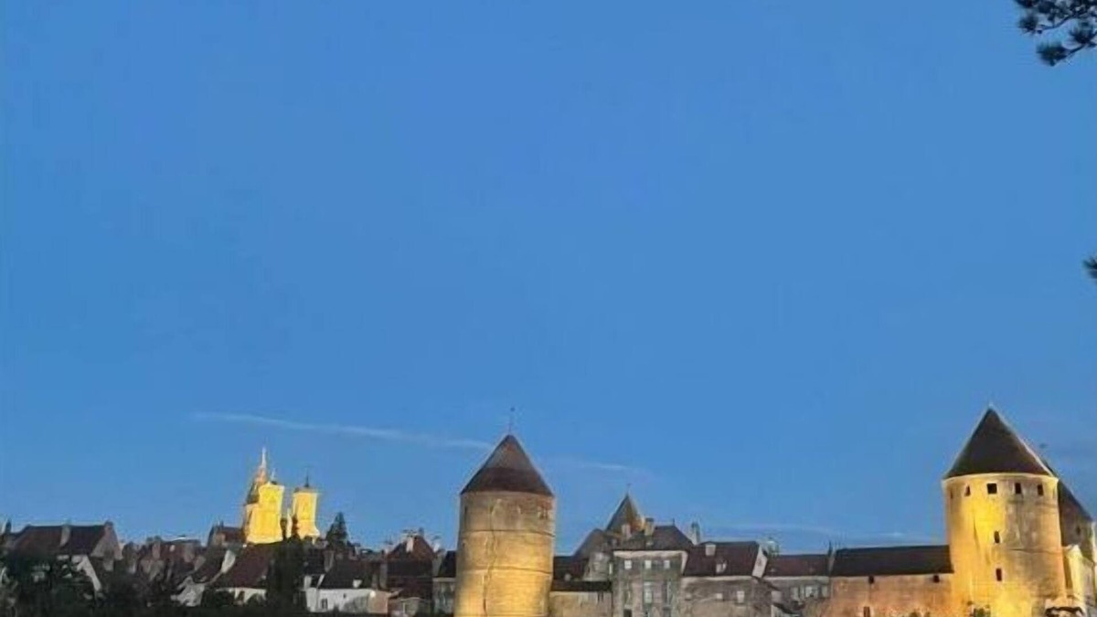 Fain-les-Moutiers Boat Rental | LaBellevue Comfortable holiday residence