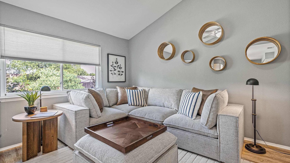 Austin House | Labor Day Flash Sale - Book Now 4 Great Savings