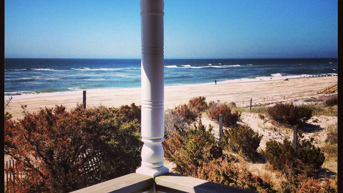 Ocean Beach House | LABOR DAY SPECIAL Real Oceanfront, 7 bdrm, Sleeps 14, 3 levels, 3 Decks, 3 Bath