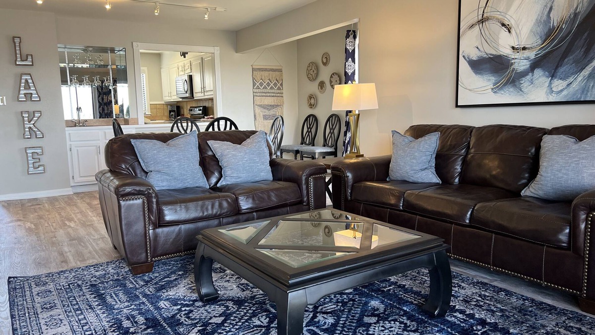 Lake Hamilton Condo | Labor Day Special! South Shore 2 Bdrm/Mini-golf, pickleball, 2 pools, Hot tub!