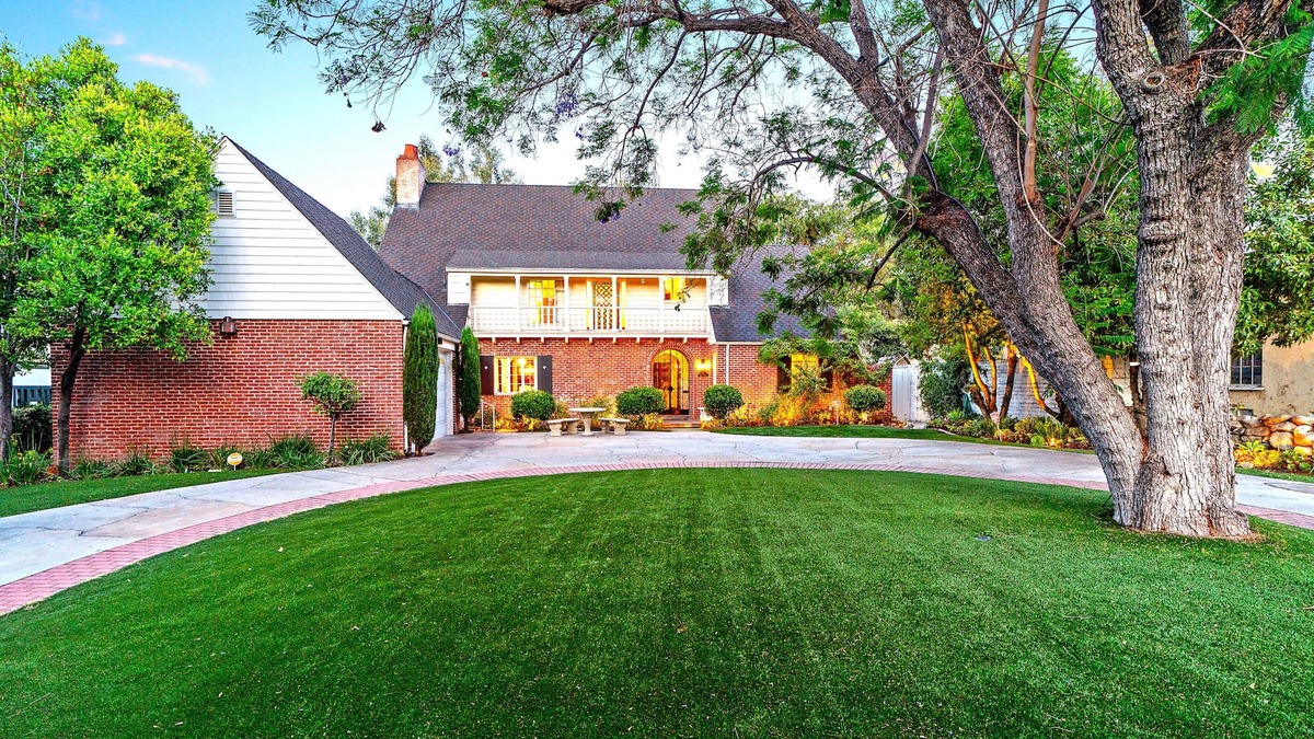 North Arroyo House | Labor Day Special - Stunning Mansion 5 min Walk to Rose Bowl Pasadena
