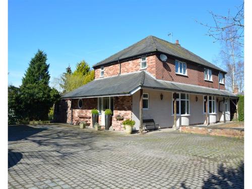 Knutsford House | Laburnum Cottage Guest House
