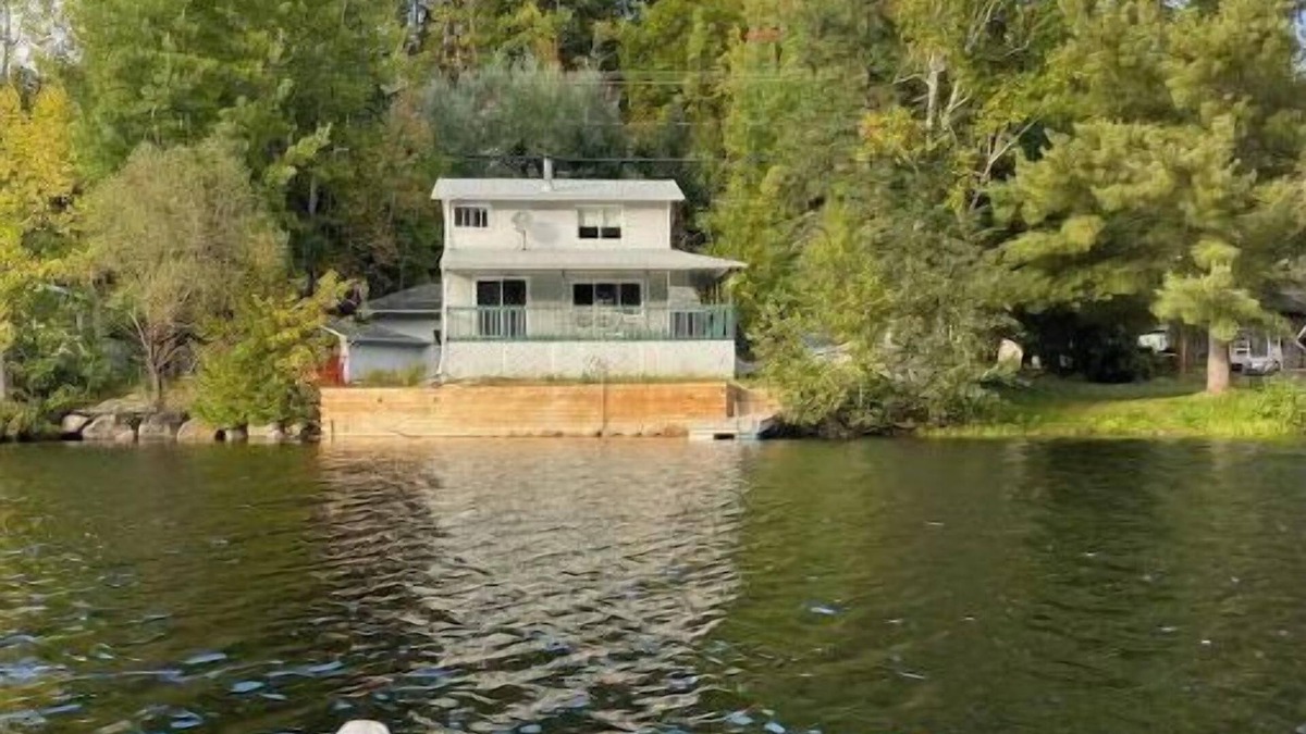 La Peche Cottage | Lac Lola Waterfront Cottage 45 min from Ottawa