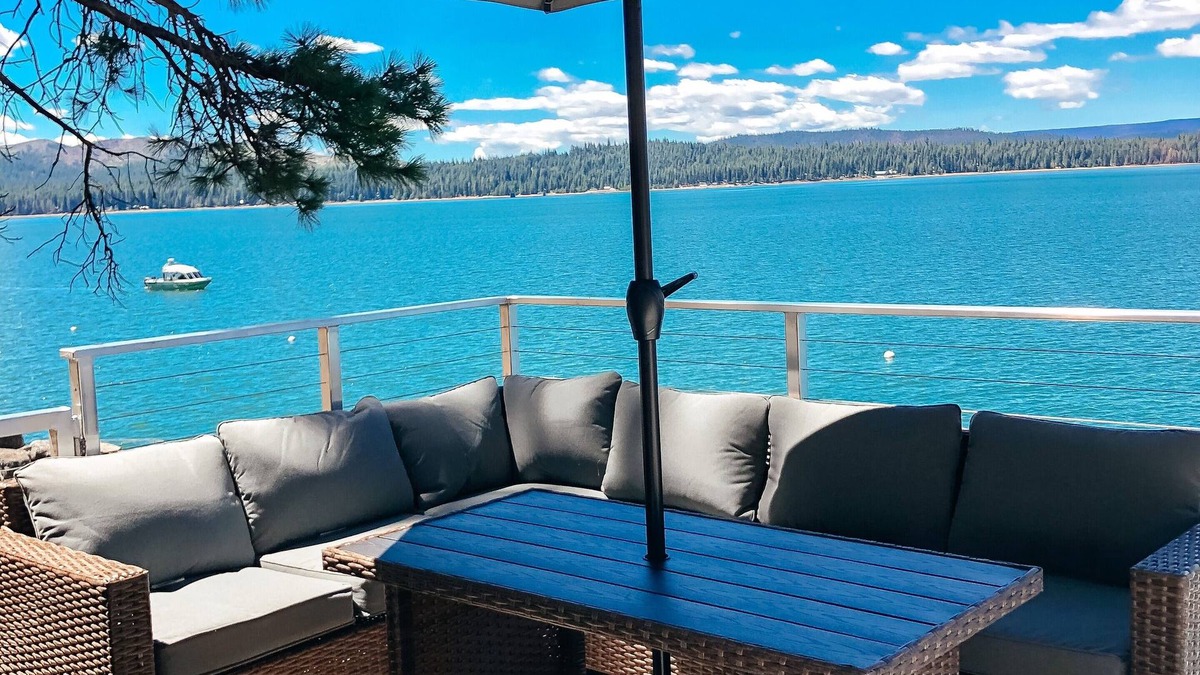 Lake Almanor Country Club House | LACC Lakefront Enjoyment- 4Bed/3Bath with Private Dock & Buoy!