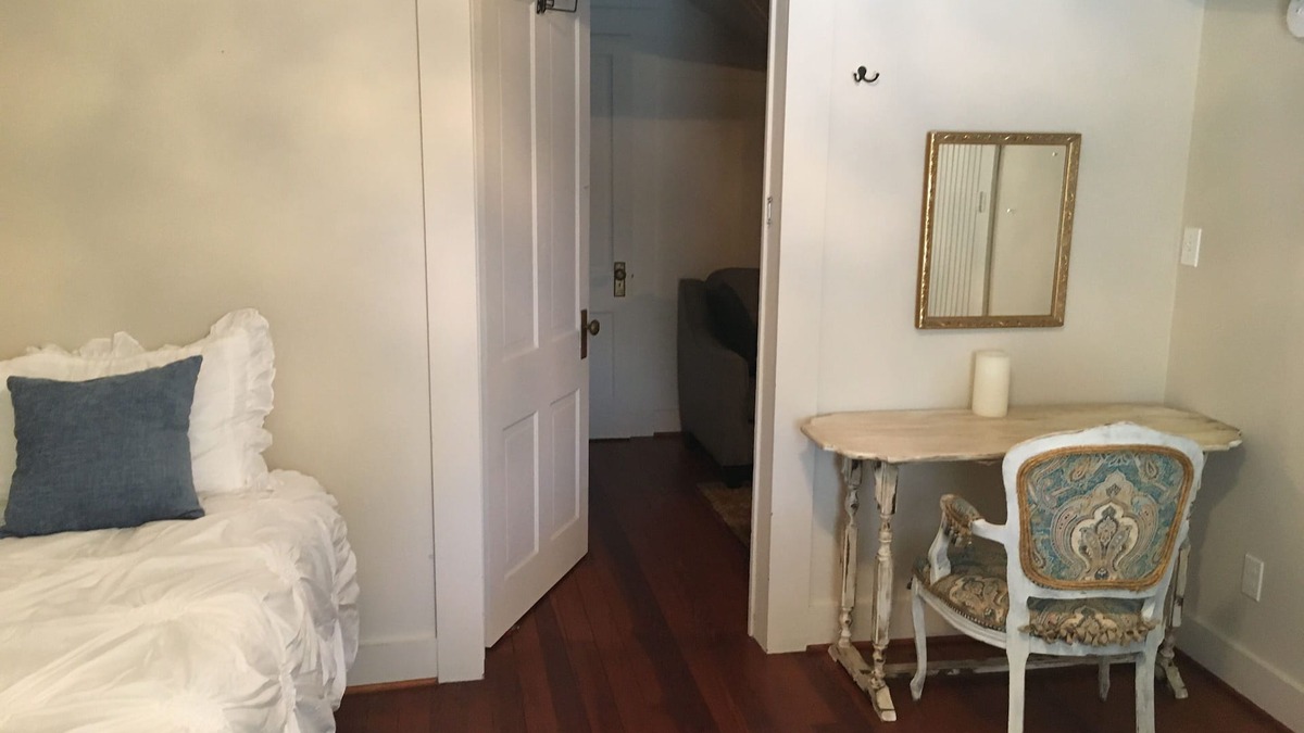 Carmine Bed & Breakfast | Lacey room of Cala Lily