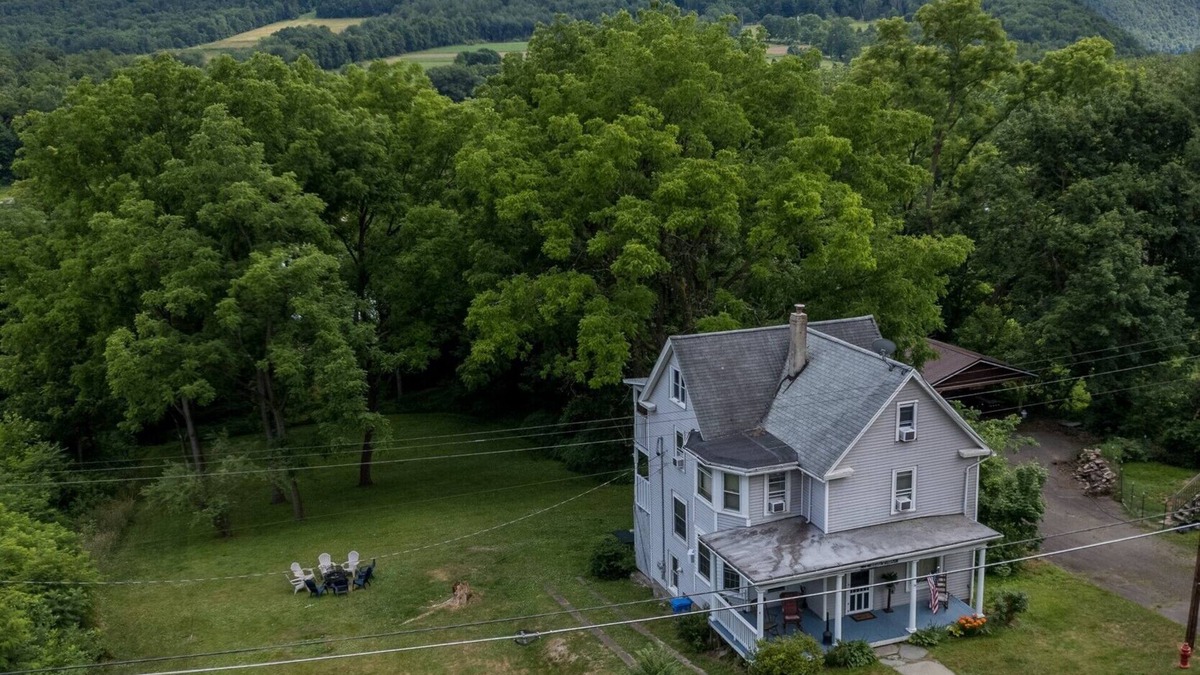Camptown House | LaceyVilla - Huge home in Endless Mountains