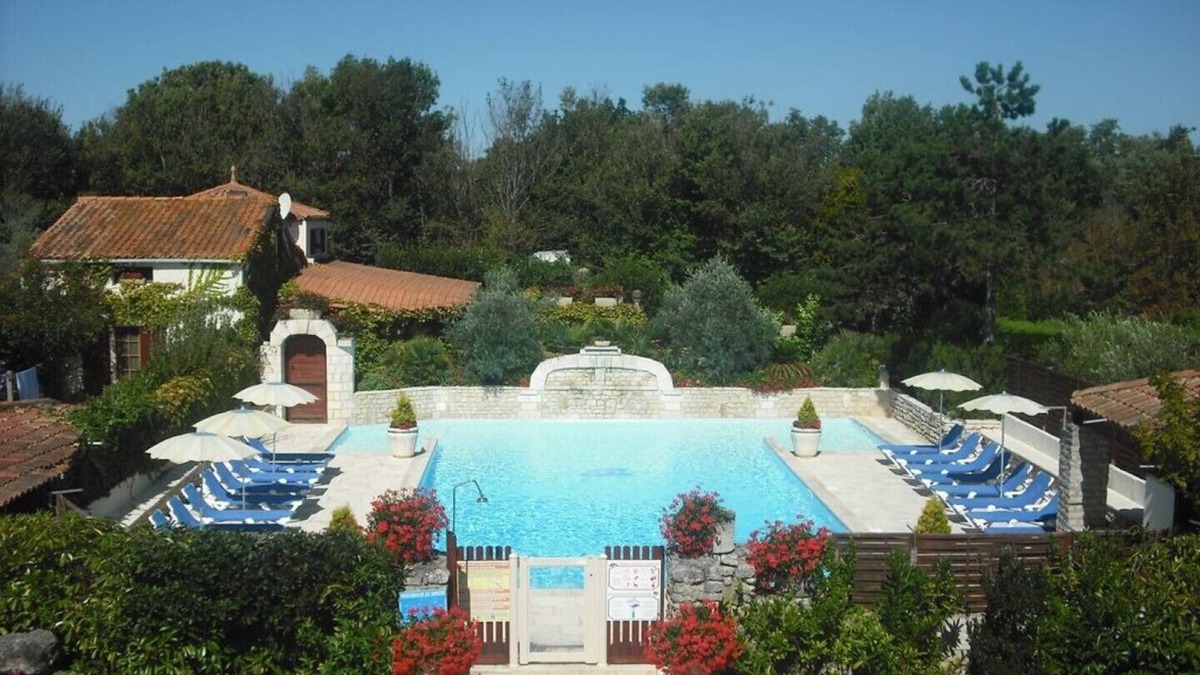 Saint-Pierre-d'Oleron Cottage | lacroixfleuriedeslandescom 4P