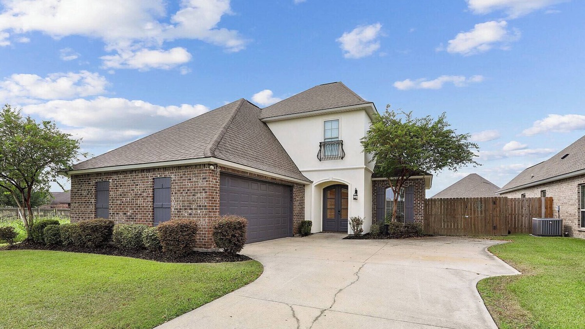 Addis House | Lacumba’s Bayou – Near LSU, SU & Downtown BR
