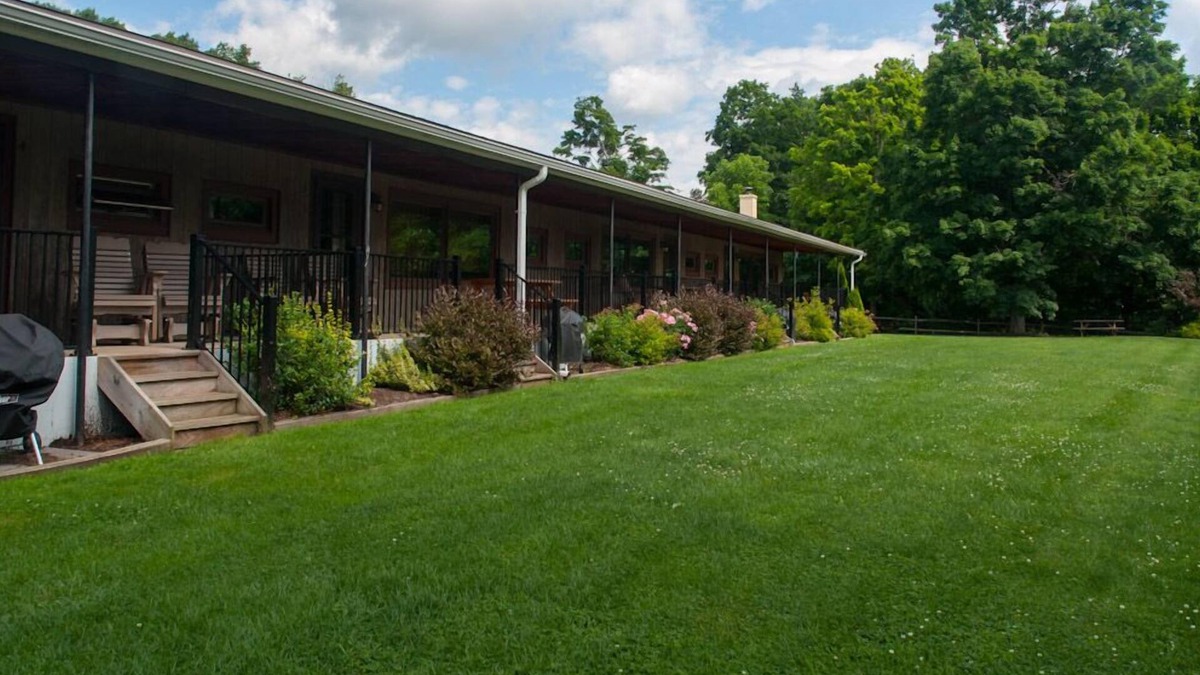 Town of Jerusalem House | Lady of the Lakes Suites: Great for Groups