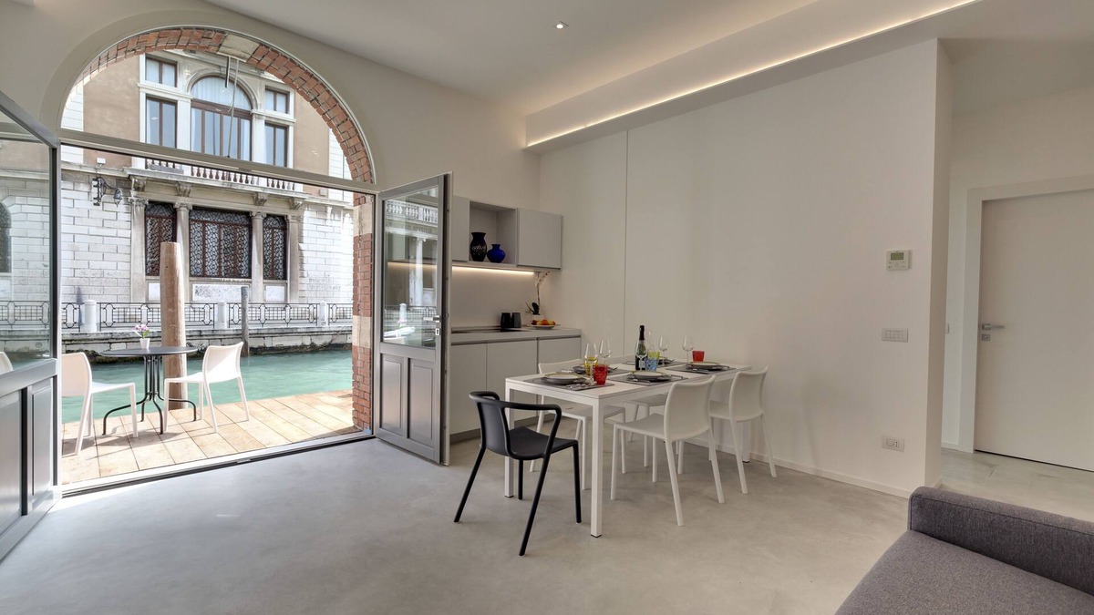 Castello Apartment | LADY T Luxury Loft, up to 14 people