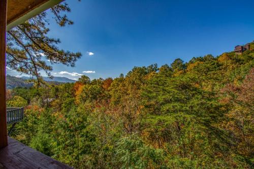Gatlinburg - Pigeon Forge House | Ladybug Resort Romantic Cabin With Mountain Views, Game Room, Close to Dollywood