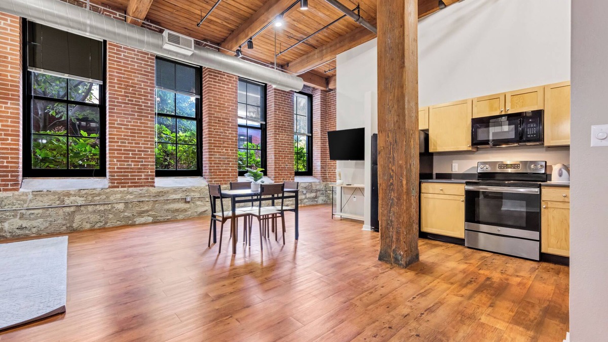 Lafayette Square Apartment | Lafayette 305 I Spacious 1Bd I Free Parking