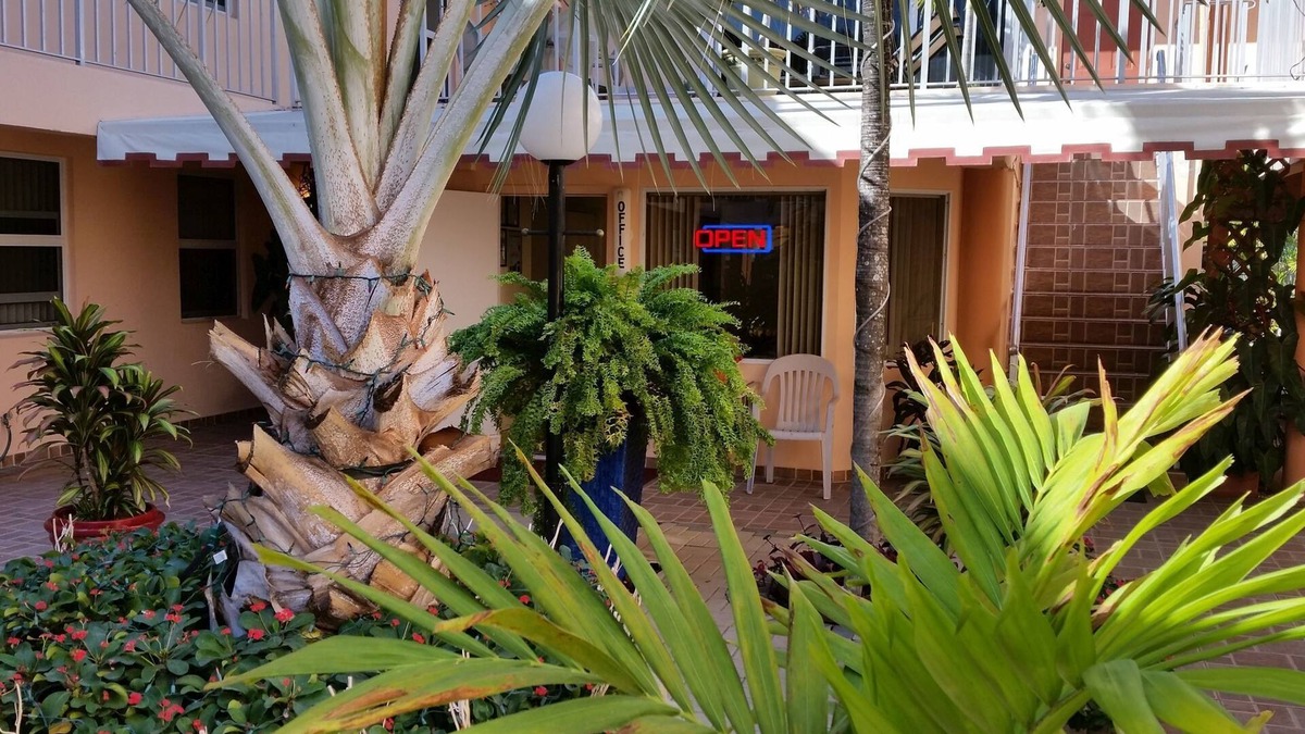 Mango Groves Hotel | Lago Mar Motel and Apartments