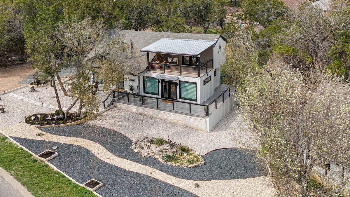 Waterford On Lake Travis House | Lago Vista Home w/Putting Green, Pool & Jacuzzi