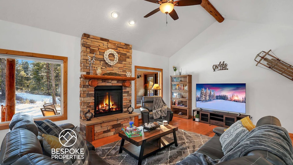 Donnelly House | Lago Vista in Donnelly: Spacious Retreat on Lake Cascade | 4 Miles to Tamarack | Room for Toys