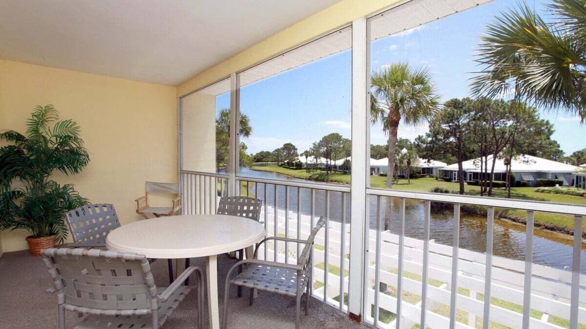 Plantation Condo | Lagoon front 2/2 condo overlooking the golf course - Approach Shot