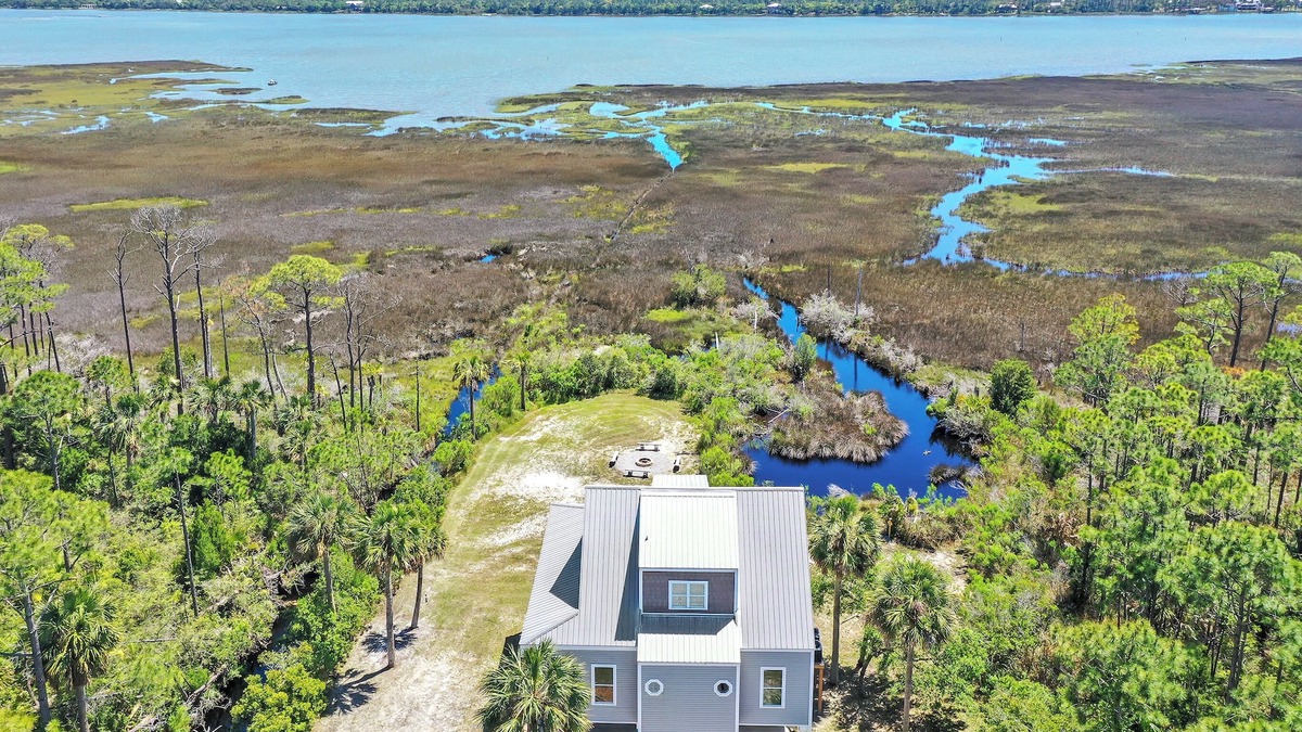 Port St. Joe House | Lagoon Front, Fire Pit, Quiet, Nature ~ Otter Cove