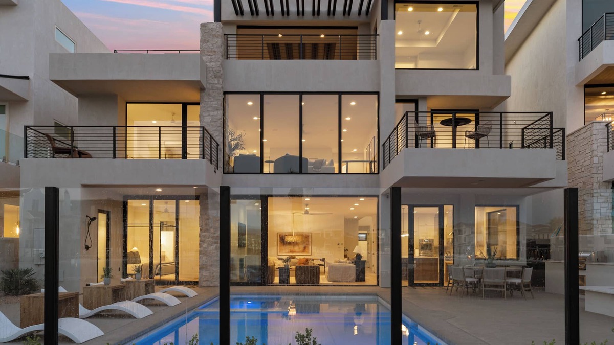 St. George House | Lagoon Life Beach House: Private Pool, Lagoon + Beaches + Fall Break Availabilit