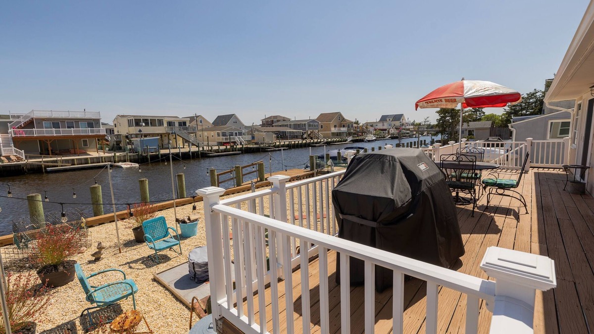 Tuckerton Beach House | Lagoon Life Hideaway – Waterfront 3 BDR, Pet Friendly w/Game Room!