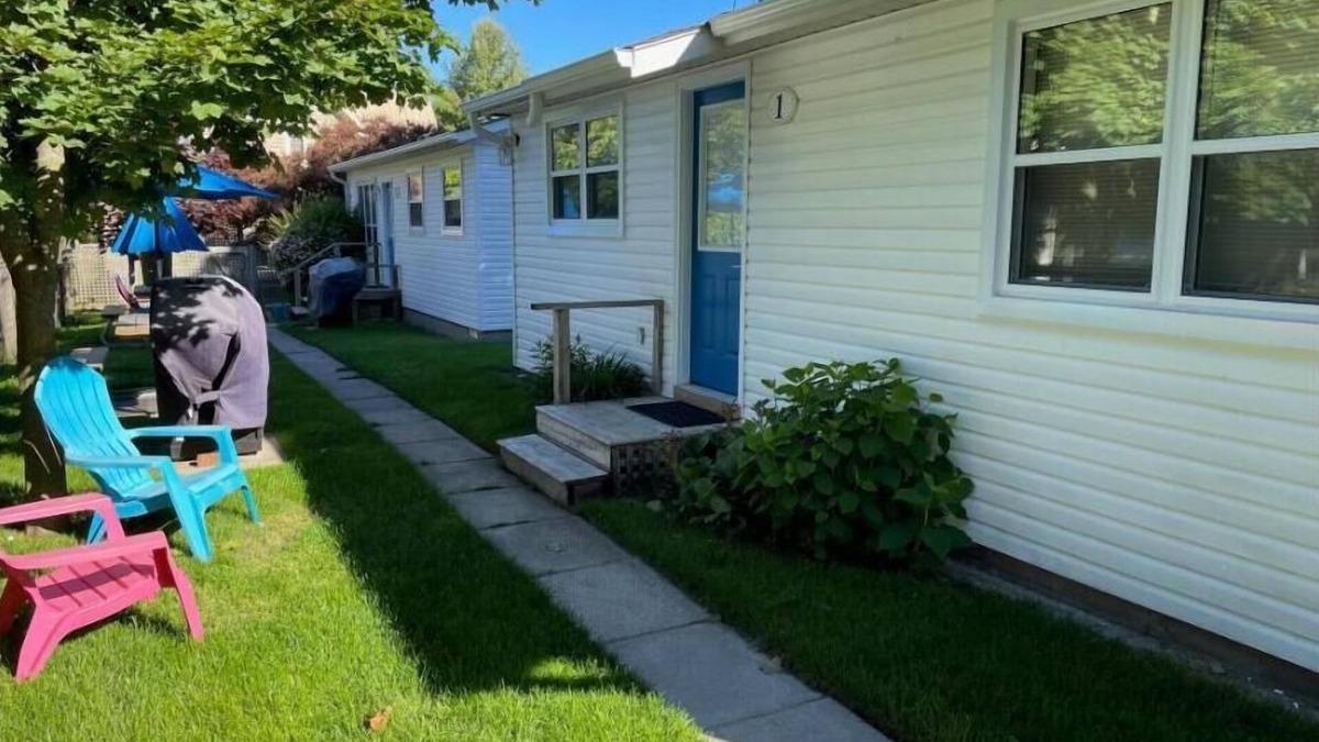 Southampton Cottage | Laird Hideaways Unit 1 - Centrally located on a quiet laneway in Southampton