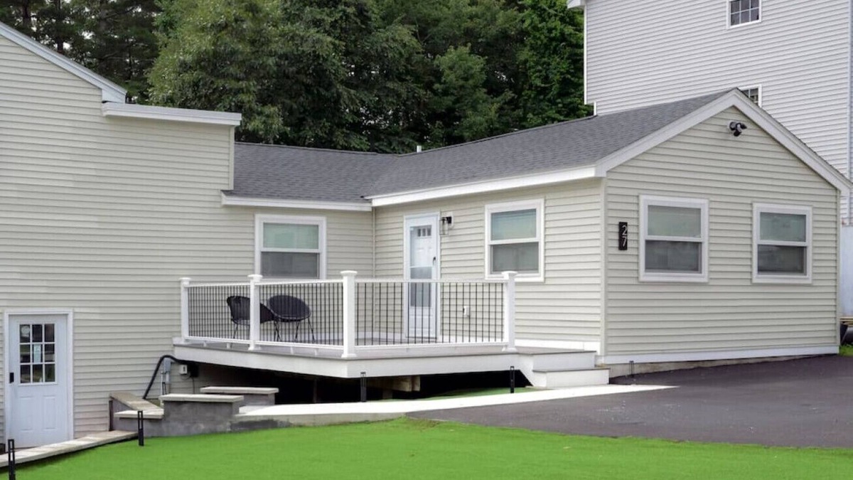 Billerica House | Lake Access 4 Bed 3 Full Bath