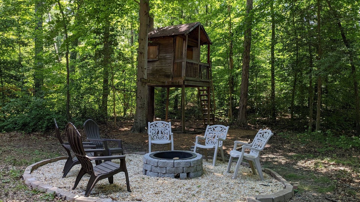 Bumpass House | Lake Access Cottage-1 Min Walk to Lake | Kayaks | Game Room | Kid Friendly