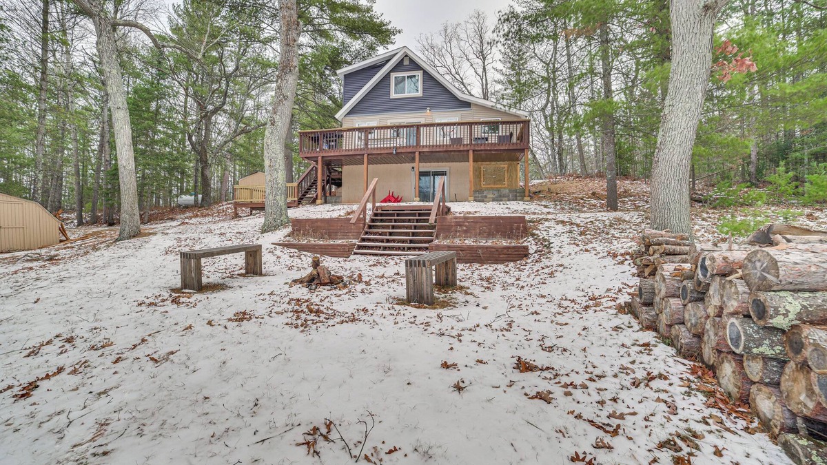Herron Cottage | Lake Access & Dock: Remote Mio-Area Cottage