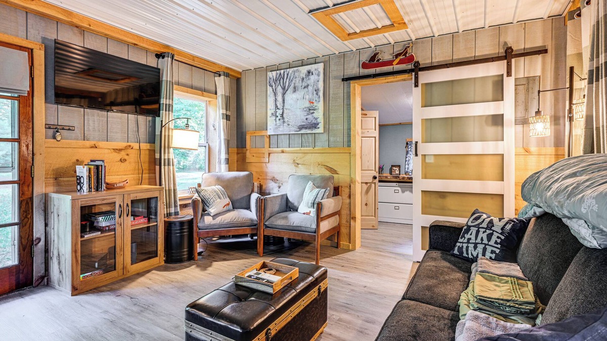 Gladwin Cottage | Lake Access & Kayaks: Gladwin Cottage Near Golfing