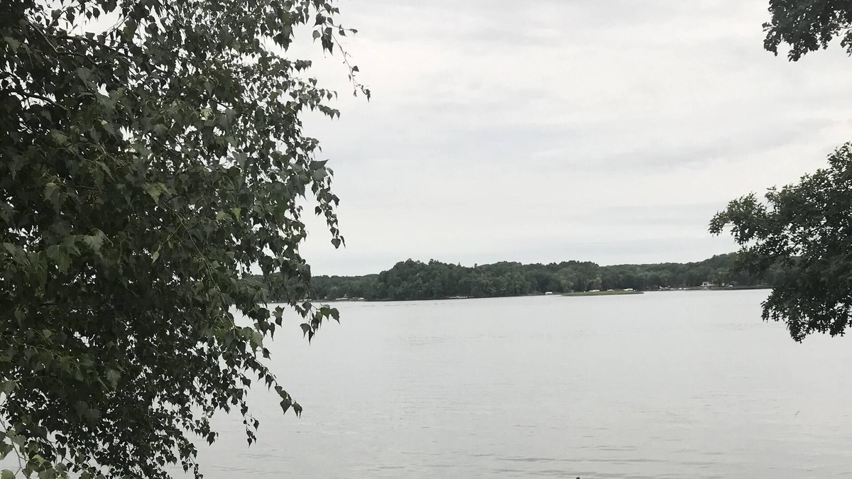 Cushing Cabin | Lake Alexander cabin with hot tub!