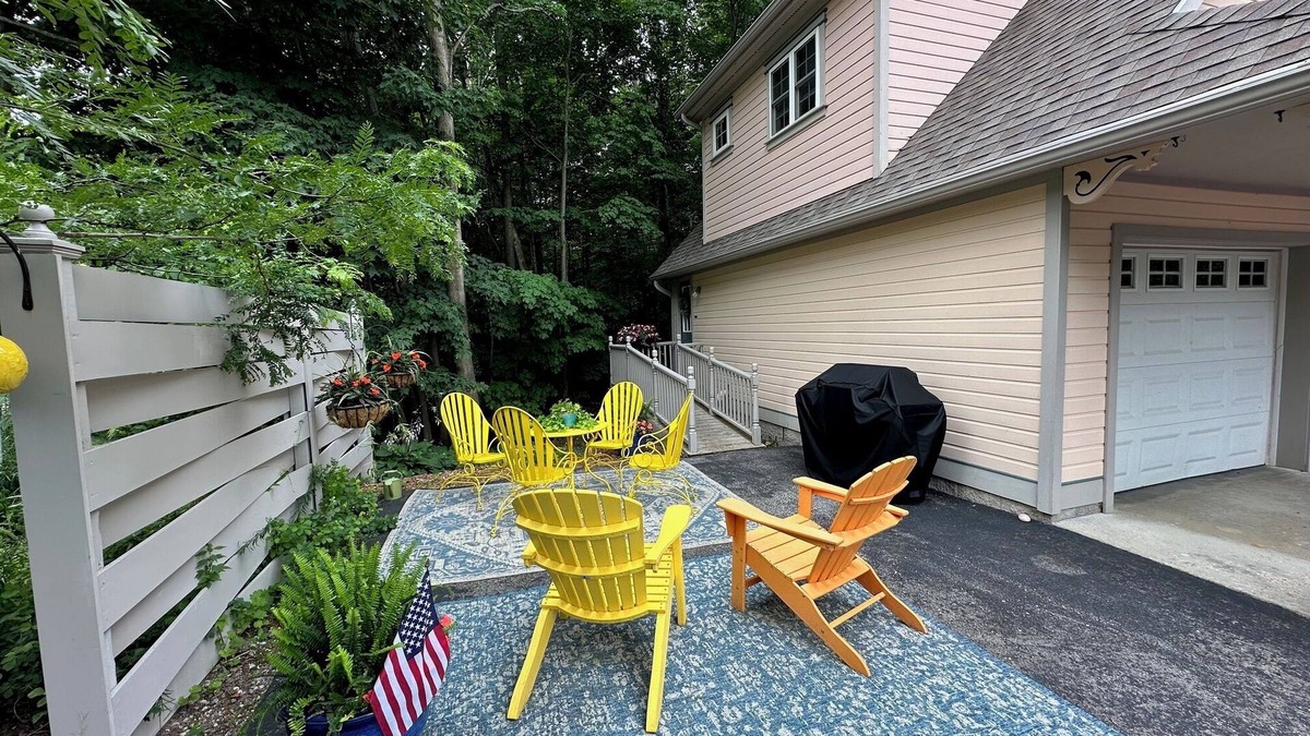 Lake Ann House | Lake Ann LOFT in the heart of Lake Ann village, W. of Traverse City MI