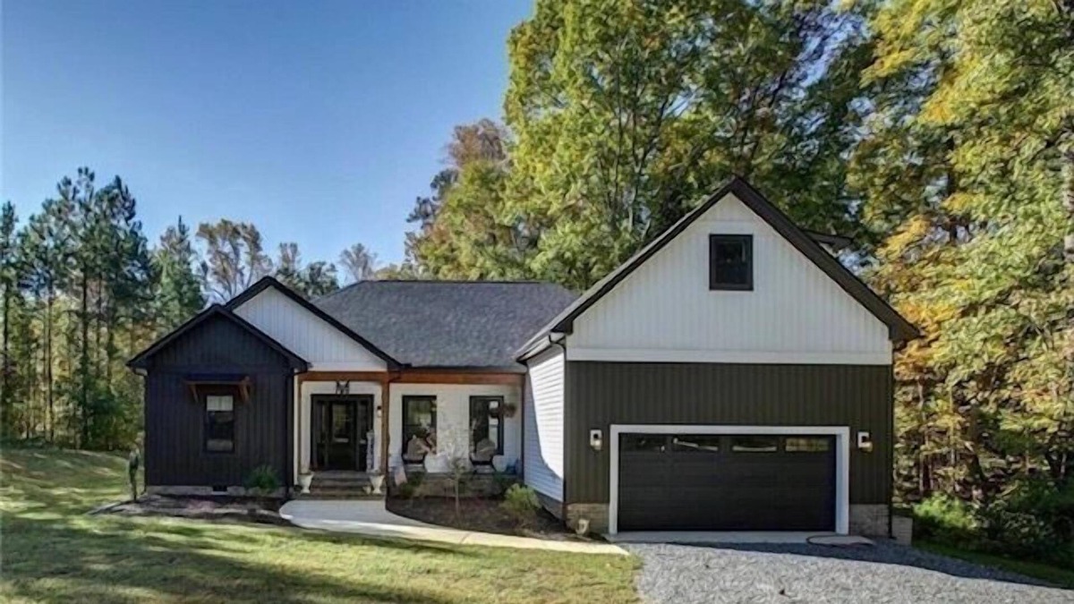 Mineral House | Lake Anna Cabana- Water Access, Premier Neighborhood, Lots of Amenities