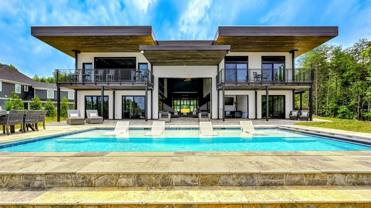 Bumpass House | Lake Anna Luxury Lakefront, Beach, Pool & Hot Tub