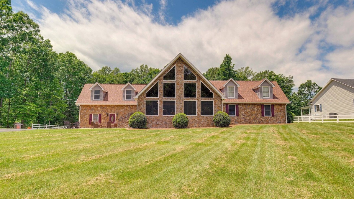 Louisa House | Lake Anna Retreat w/Dock Access: Boating & BBQs!