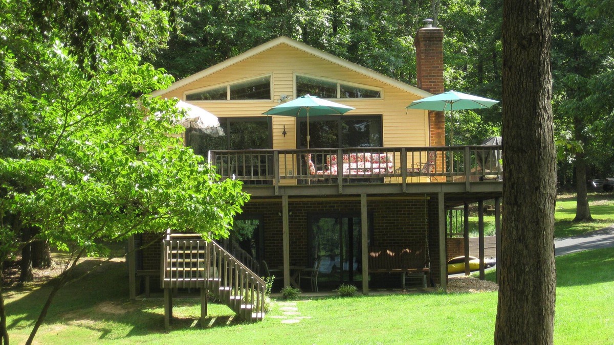 Bumpass House | Lake Anna Waterfront 3 full baths sleeps 10