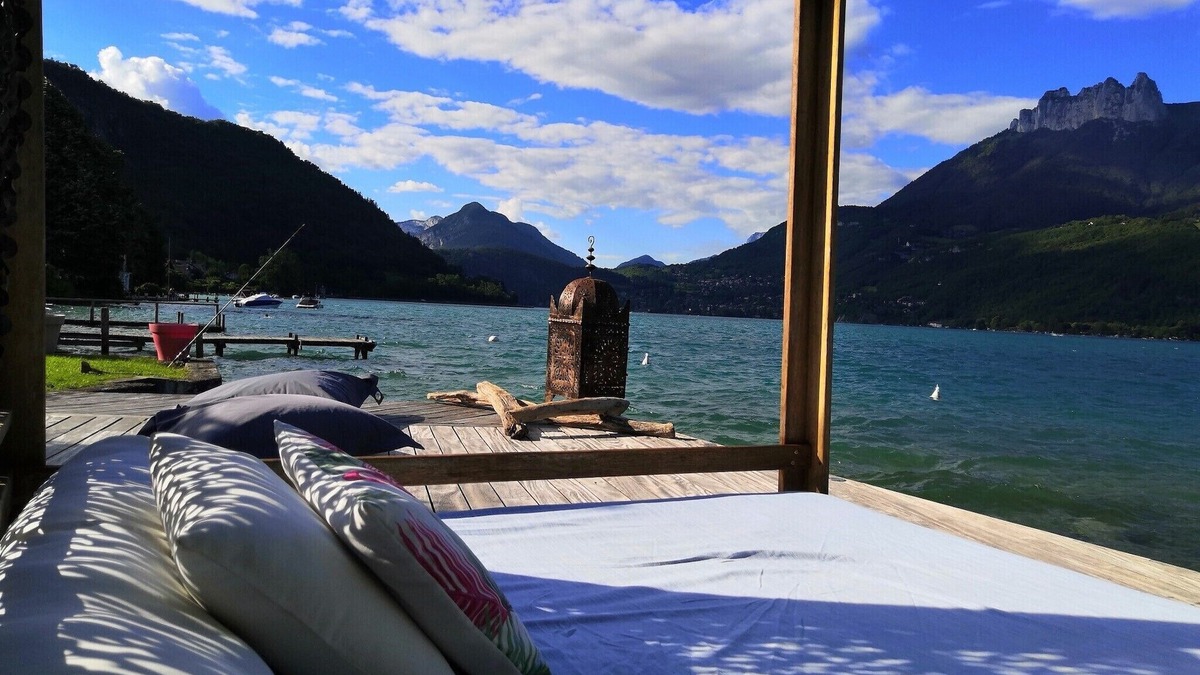 Bredannaz House | Lake Annecy: luxury waterfront house with lake and mountain views