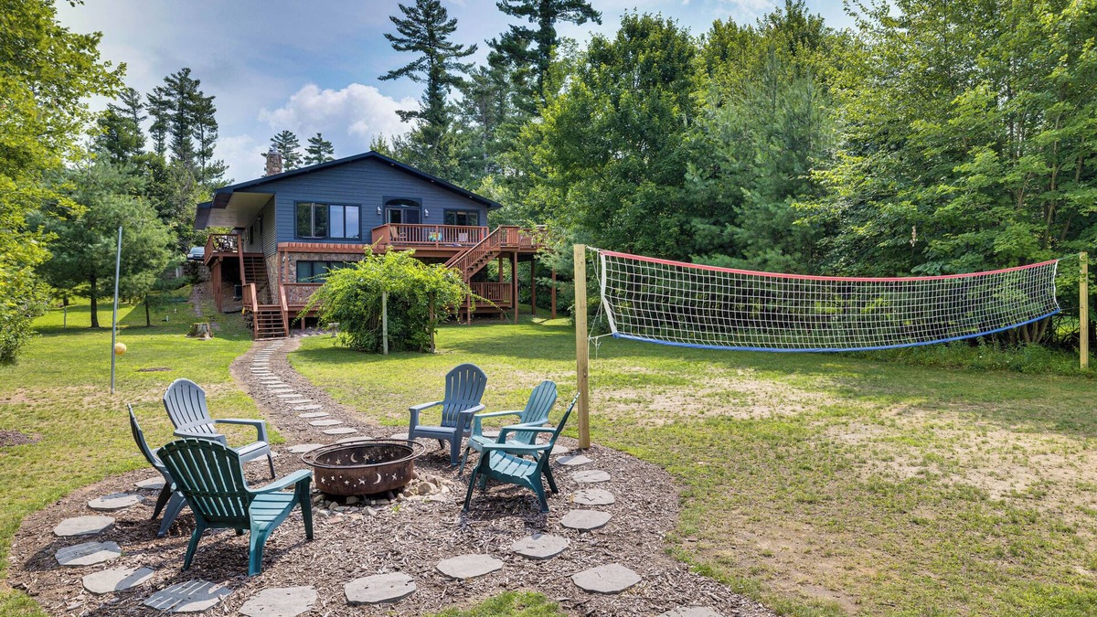 Neillsville Cabin | Lake Arbutus Cabin: Private Dock & Pontoon Rental!