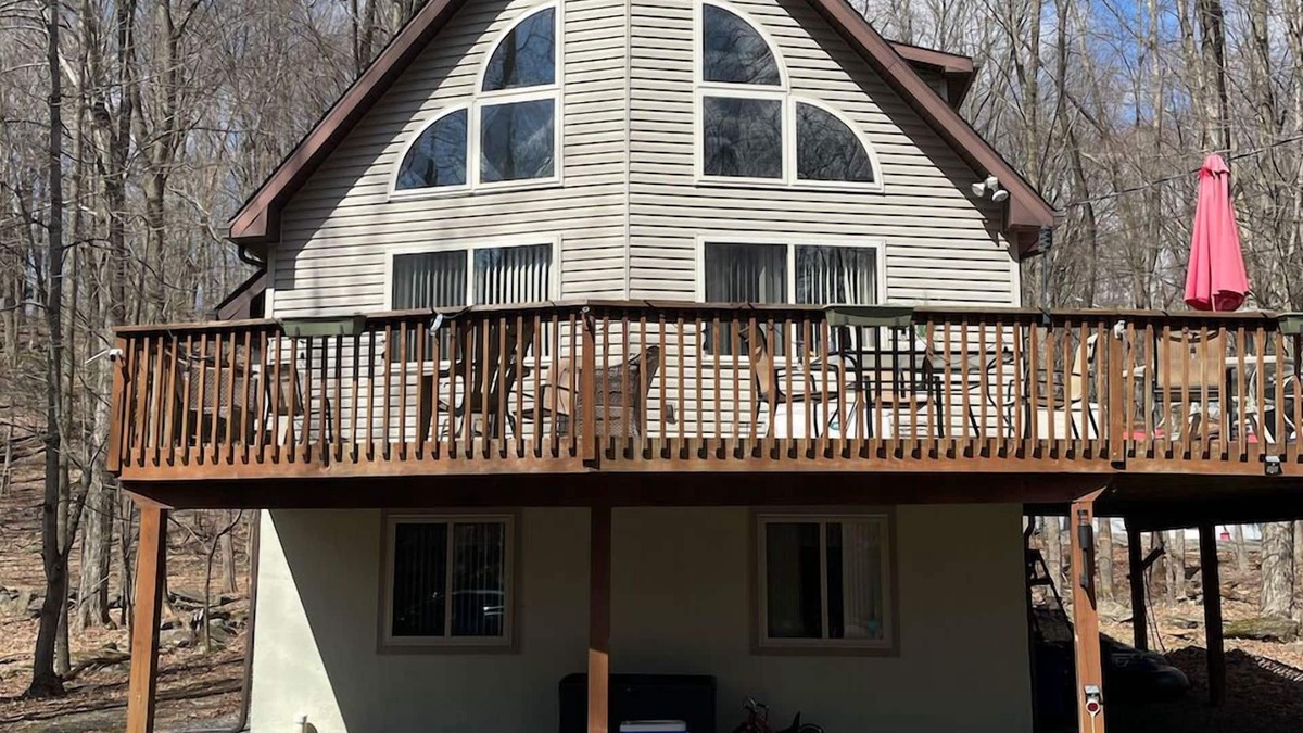 Lake Ariel Ski Chalet | Lake Ariel Family Chalet