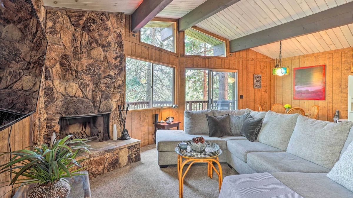 Arrowhead Villas Cabin | Lake Arrowhead Cabin w/Mid-Century Charm!