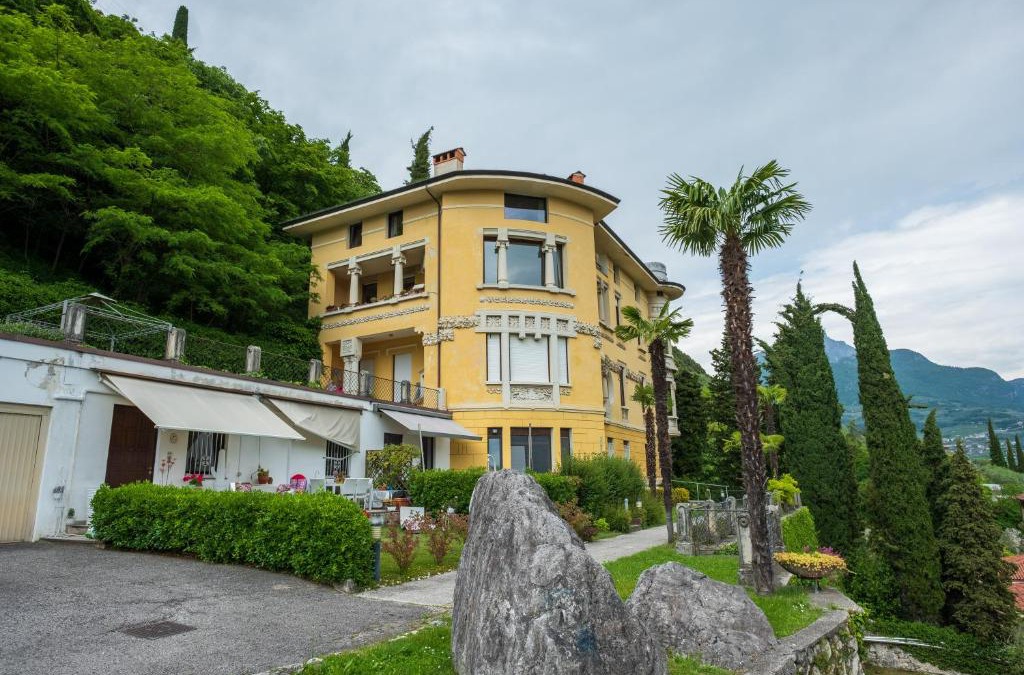 Riva del Garda Apartment | Lake Attic in Villa Lina
