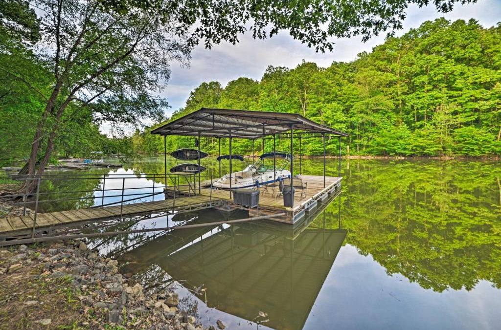 Cadiz House | Lake Barkley Home Private Dock, Kayaks, Fire Pit!