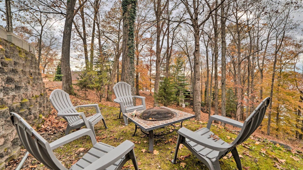 Cadiz House | Lake Barkley Home with Fire Pit & Private Dock!