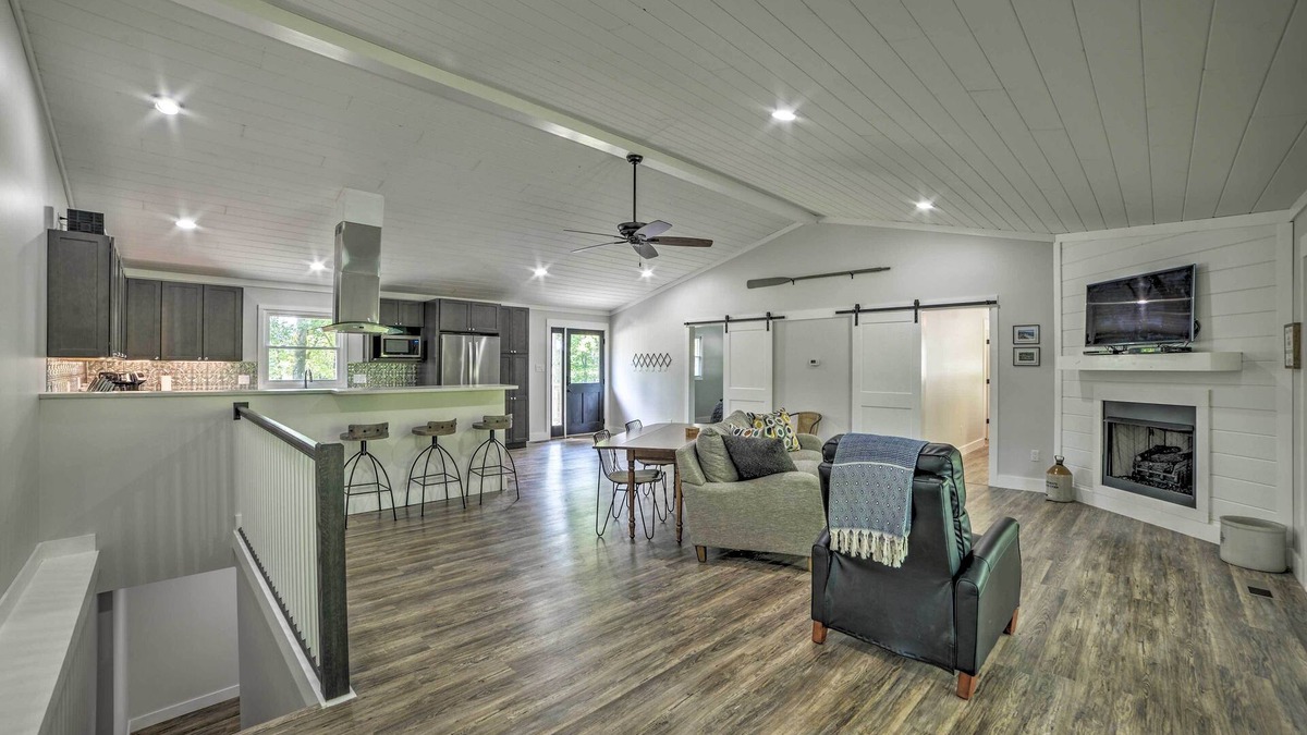 Cadiz House | Lake Barkley Waterfront Home w/Deck & Boat Dock!