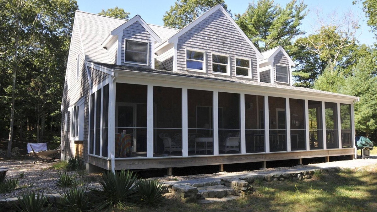 Dennis House | Lake Beach-6.5 acres-Pet Friendly-O/D Shower-Central A/C-Fire Pit-Sleeps up to12