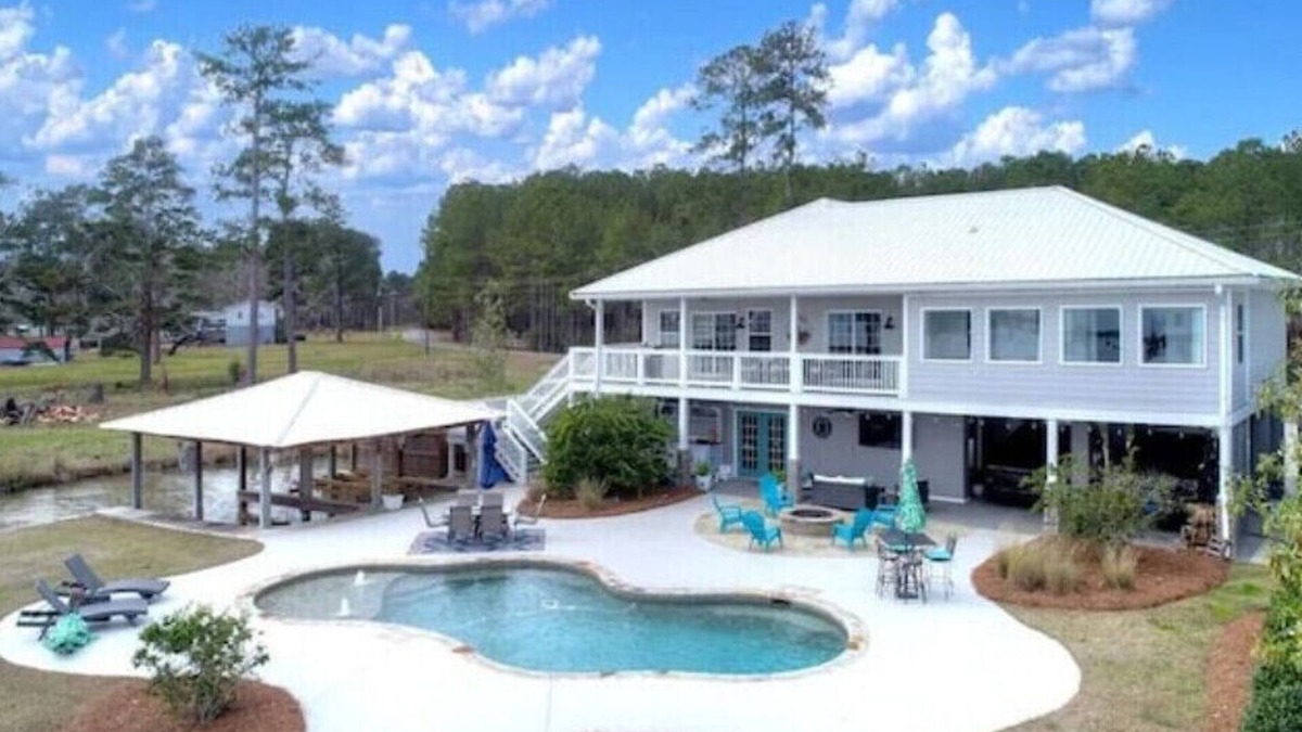 Cobb House | Lake Blackshear Getaway! Pool, BBQ, Firepit & WiFi