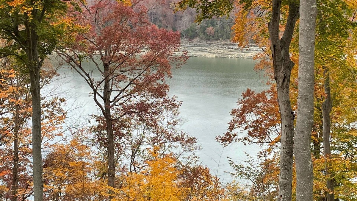 Sloans Valley House | Lake Bluff Paradise on Lake Cumberland. Newly added game room and hot tub!