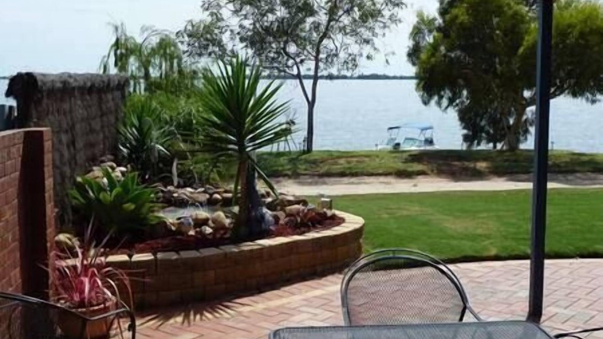 Lake Boga House | Lake Boga Waterfront