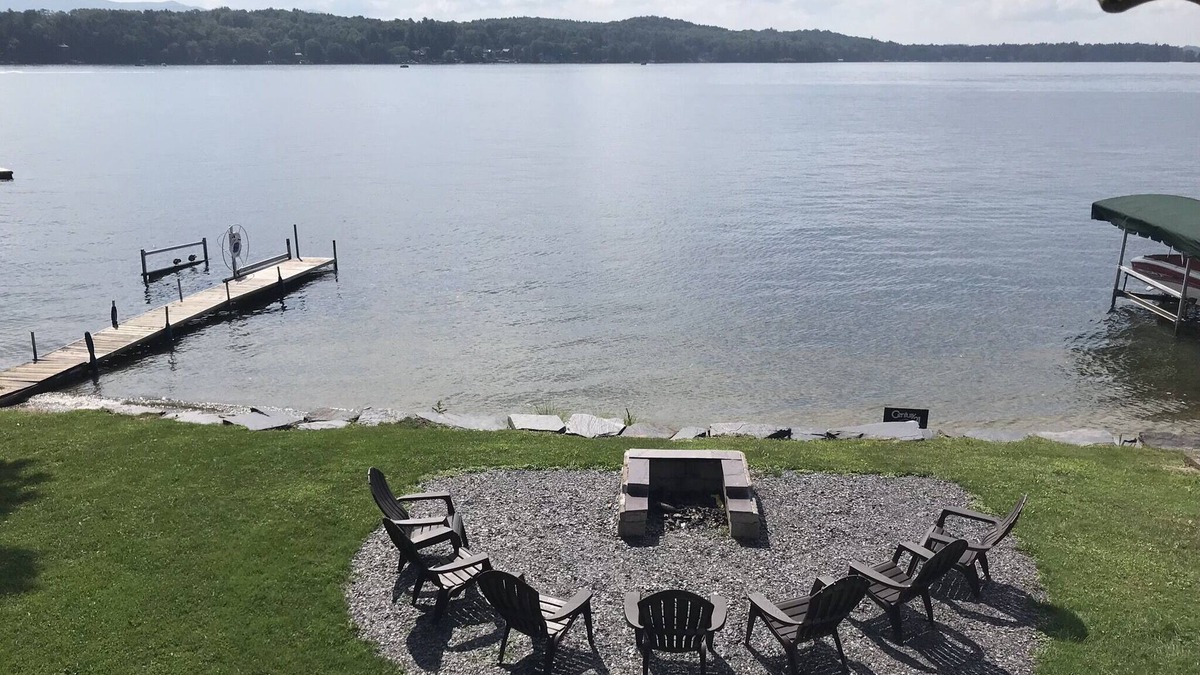 Fair Haven House | Lake Bomoseen sleeps 10 close to Killington and Pico.