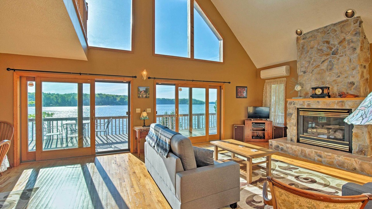 Lake Bonaparte House | Lake Bonaparte 'Fins & Feathers Lodge' w/Dock!