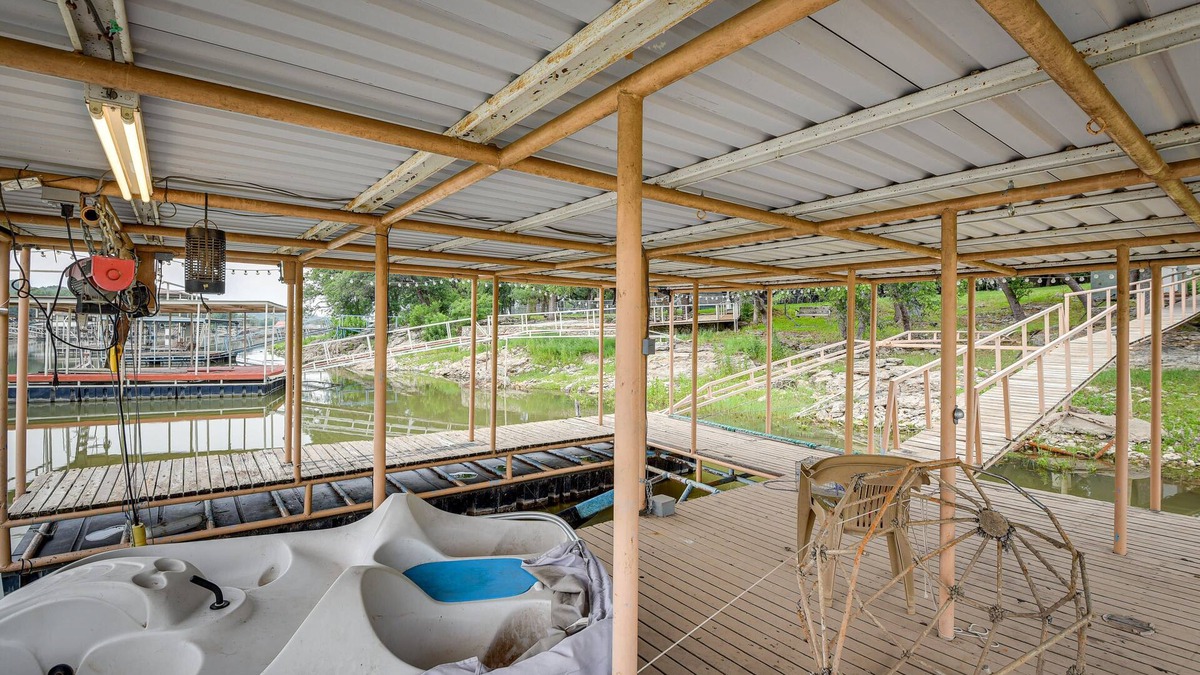 Brownwood House | Lake Brownwood Home w/Private Boat Dock!