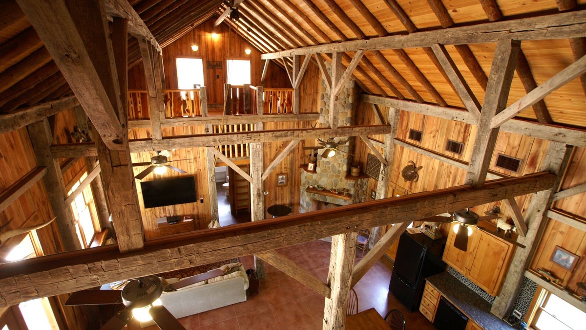 Buchanan Dam Cabin | Lake Buchanan Lodge is waterfront with an optional Pavilion for events.